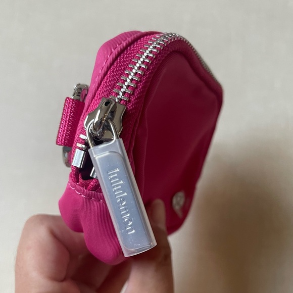 lululemon belt bag raspberry Amazon.com: Lululemons Everywhere Pale : Sports & Outdoors LULULEMON Everywhere Belt Bag 1